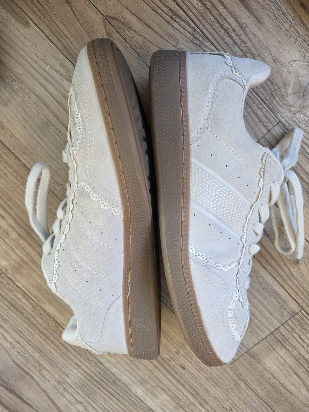 Belinda Casual Sneaker - Picture 5 of 9